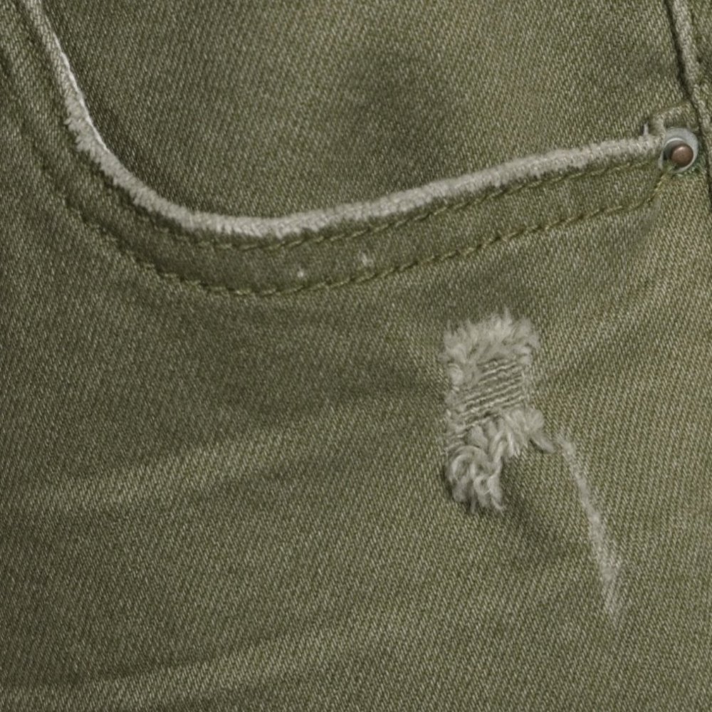 TIME and TRU Women's Mid Rise Capri Pants - green - Picture 7 of 8